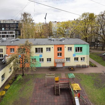 Brivibas Yard Apartment With Parking In City Center Riga Exterior foto