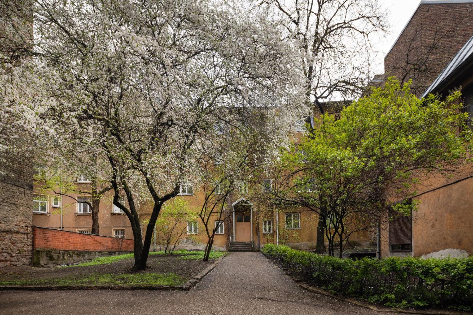 Brivibas Yard Apartment With Parking In City Center Riga Exterior foto