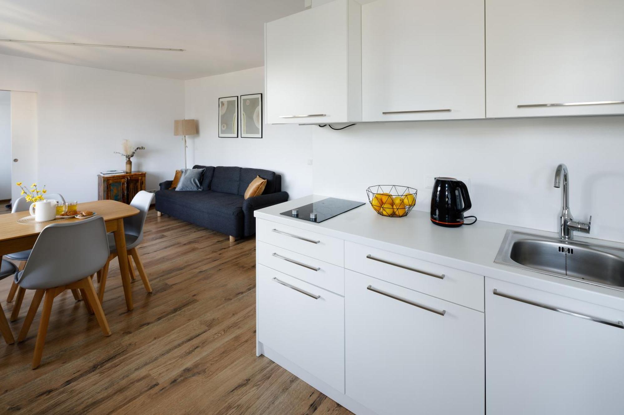 Brivibas Yard Apartment With Parking In City Center Riga Exterior foto